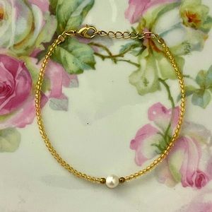 Adjustable Beaded Bracelet with Pearl NWOT